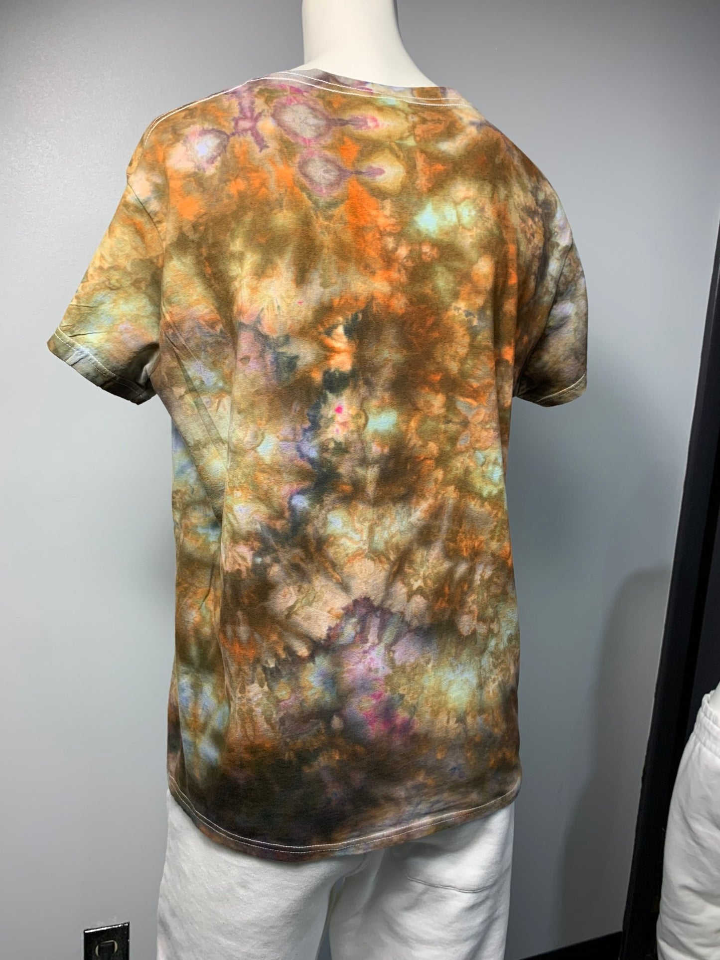 213 XL Women's V-Neck Browns and Orange