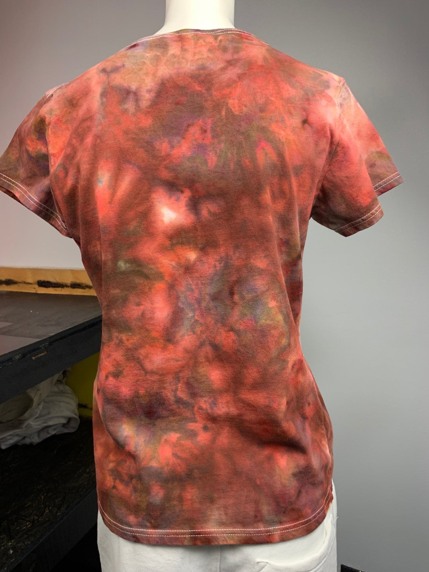 253 Large V-Neck Reds