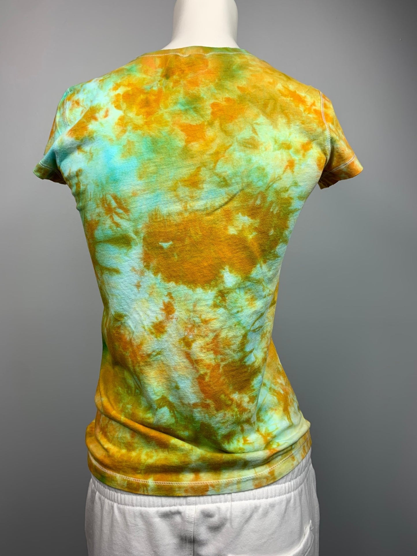 262 Small V-Neck Sun and Ocean