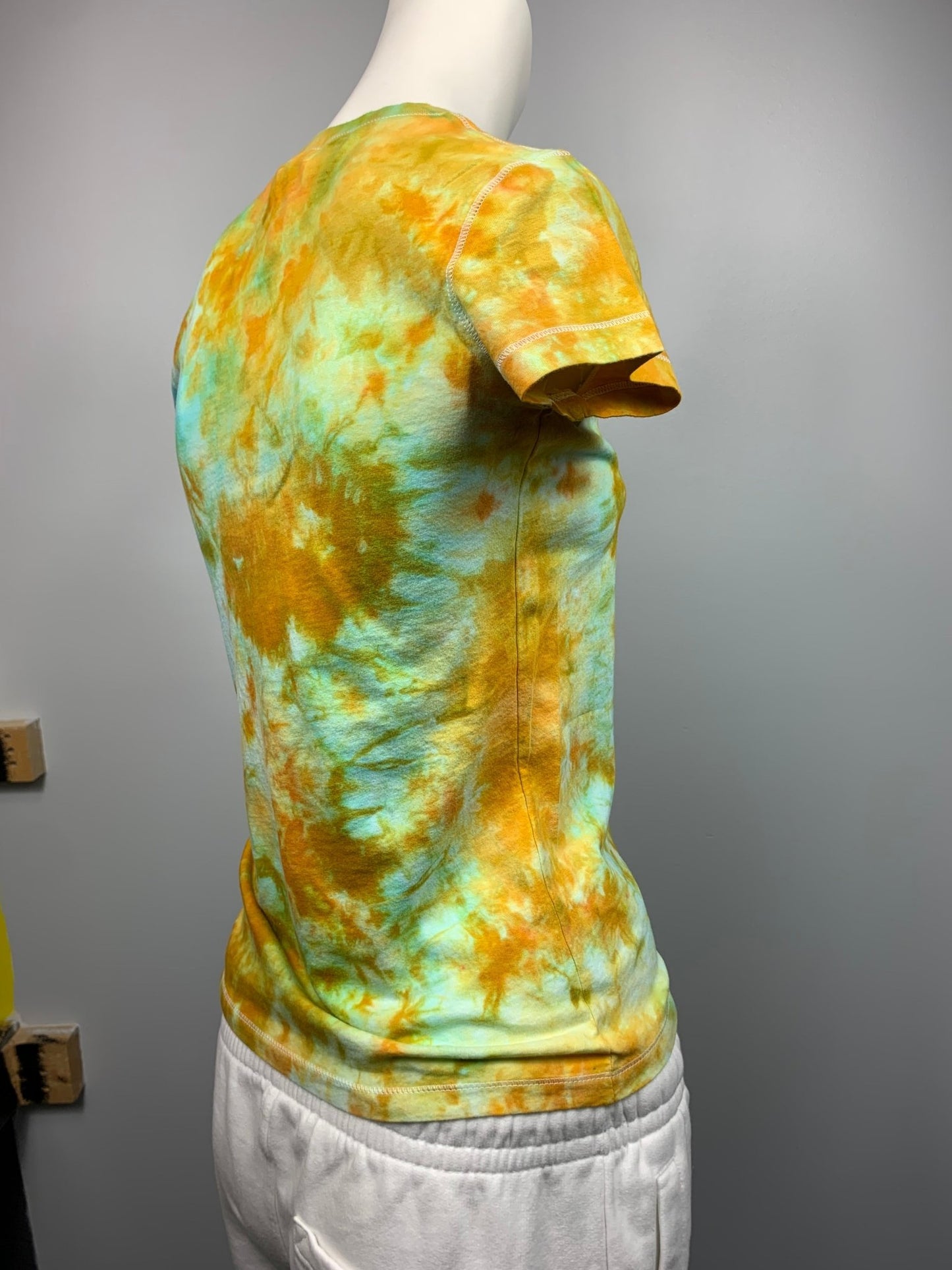 262 Small V-Neck Sun and Ocean