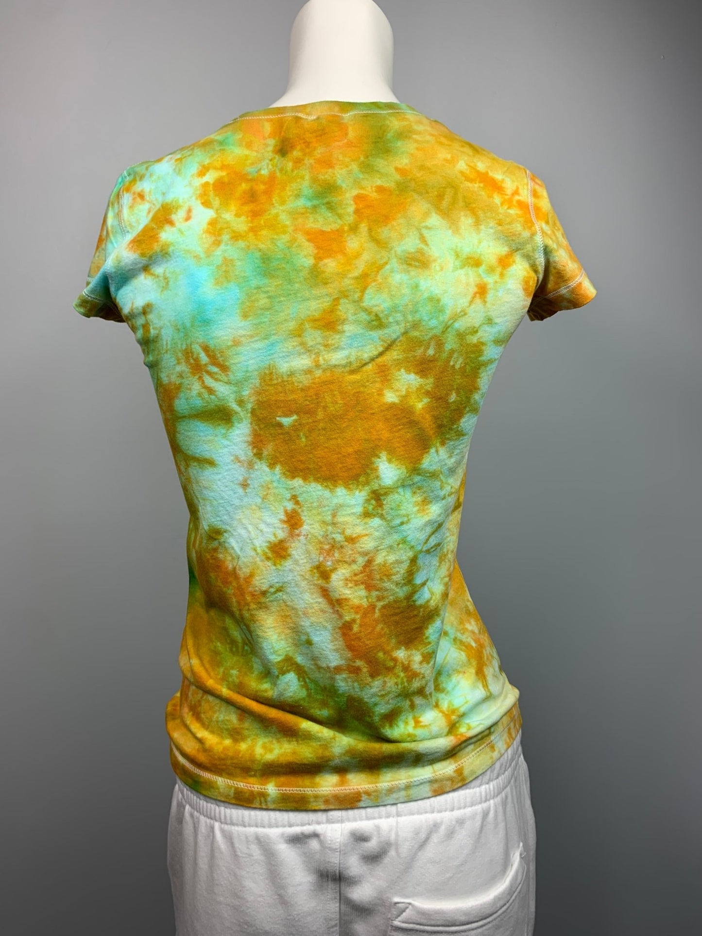 262 Small V-Neck Sun and Ocean