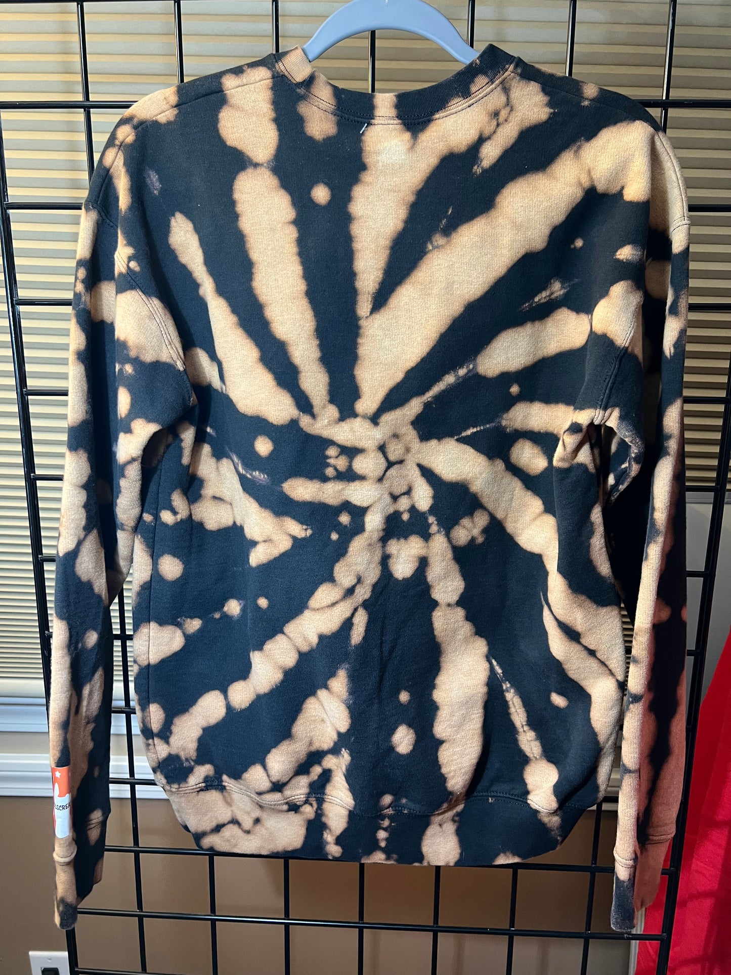 35 Small Bleached Spiral Crewneck