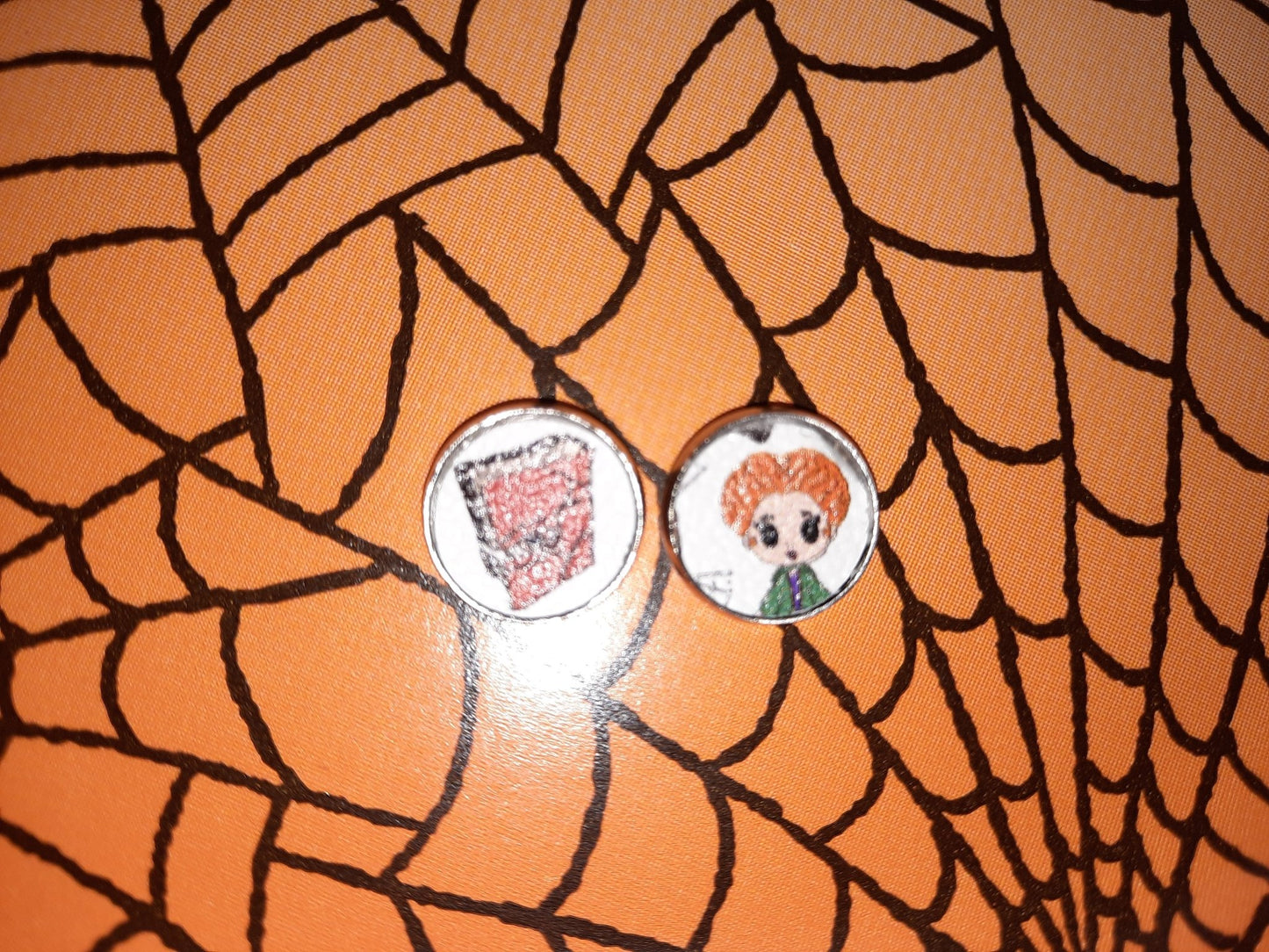 Winifred Sanderson and her beloved book studs - Merlscreations