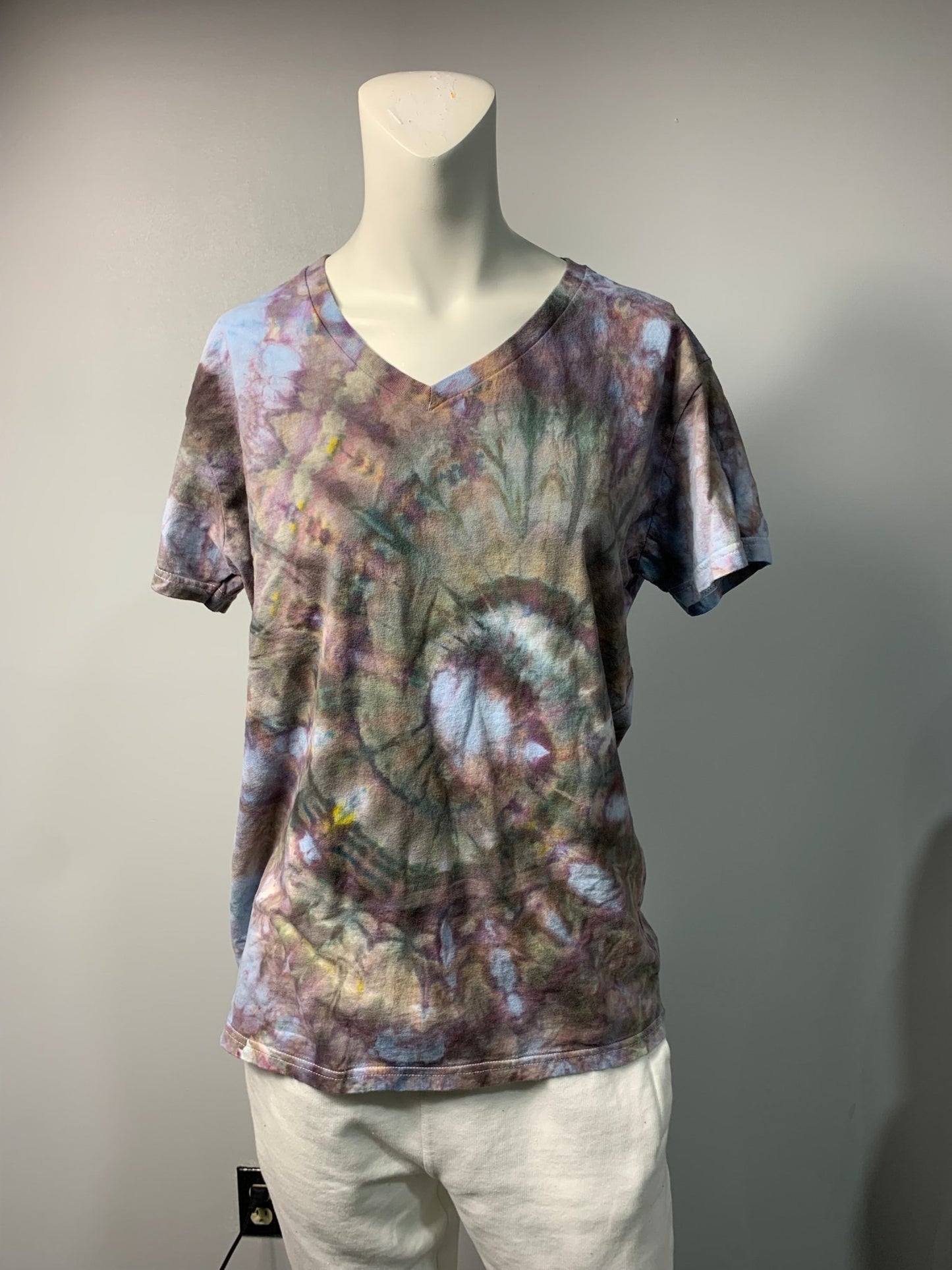 208 XL V-Neck Purple Swirl - Merlscreations