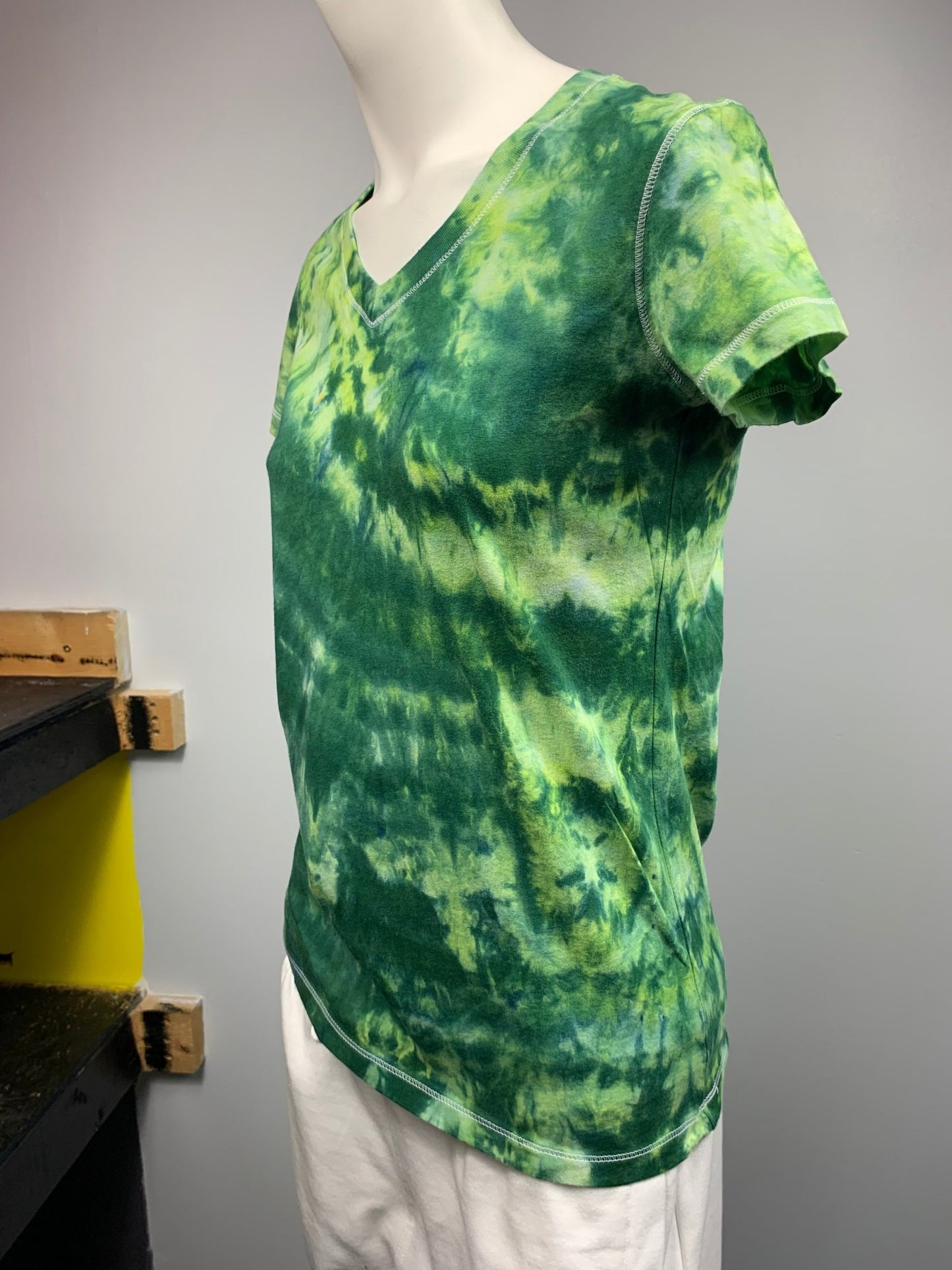 263 V-Neck Greens Medium