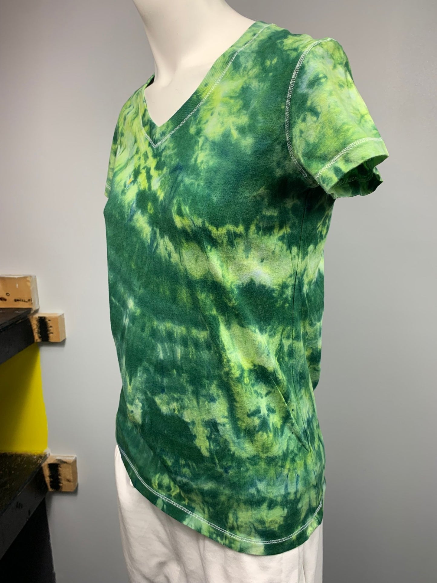 263 V-Neck Greens Medium