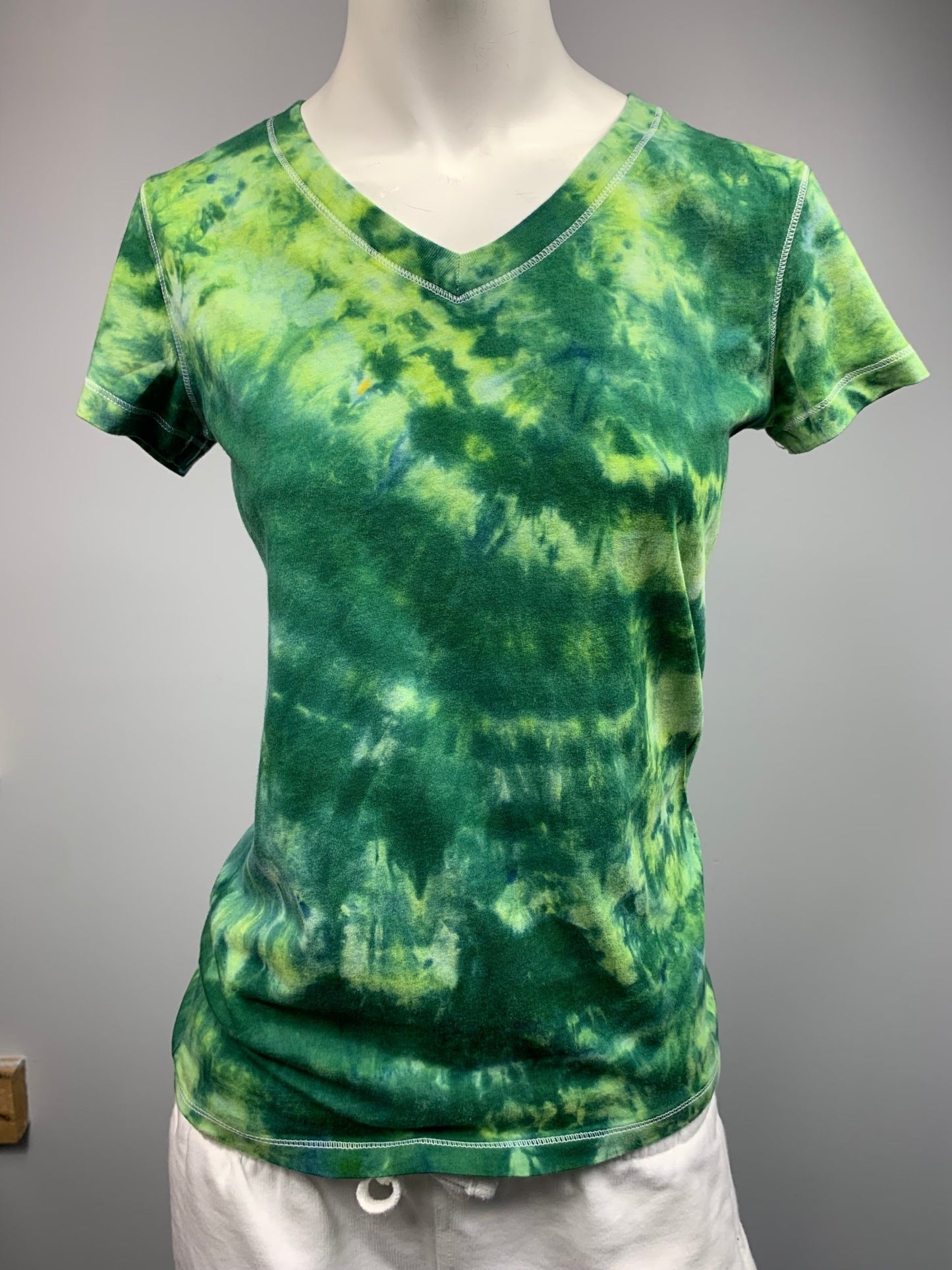 263 V-Neck Greens Medium