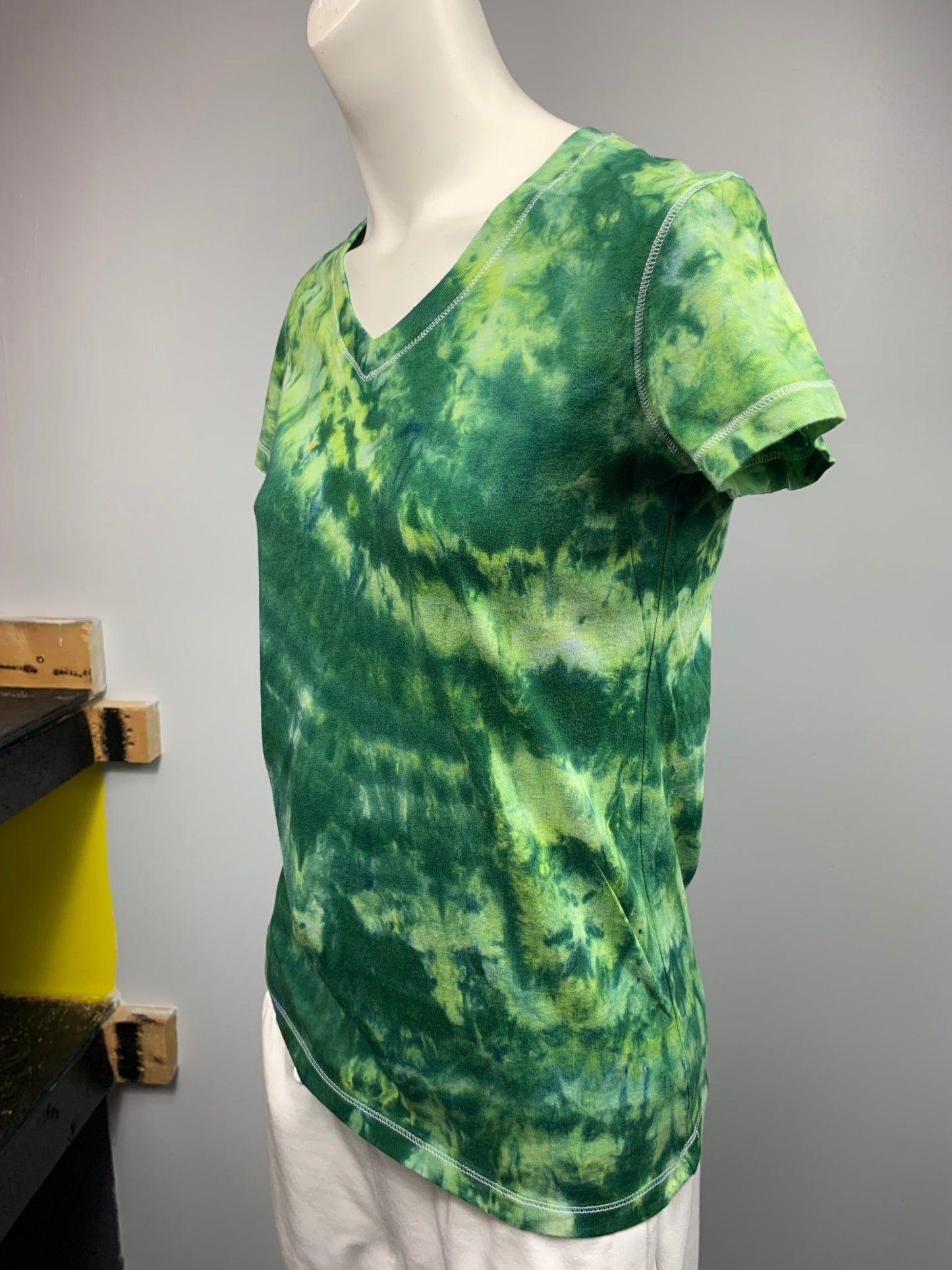 263 V-Neck Greens Medium