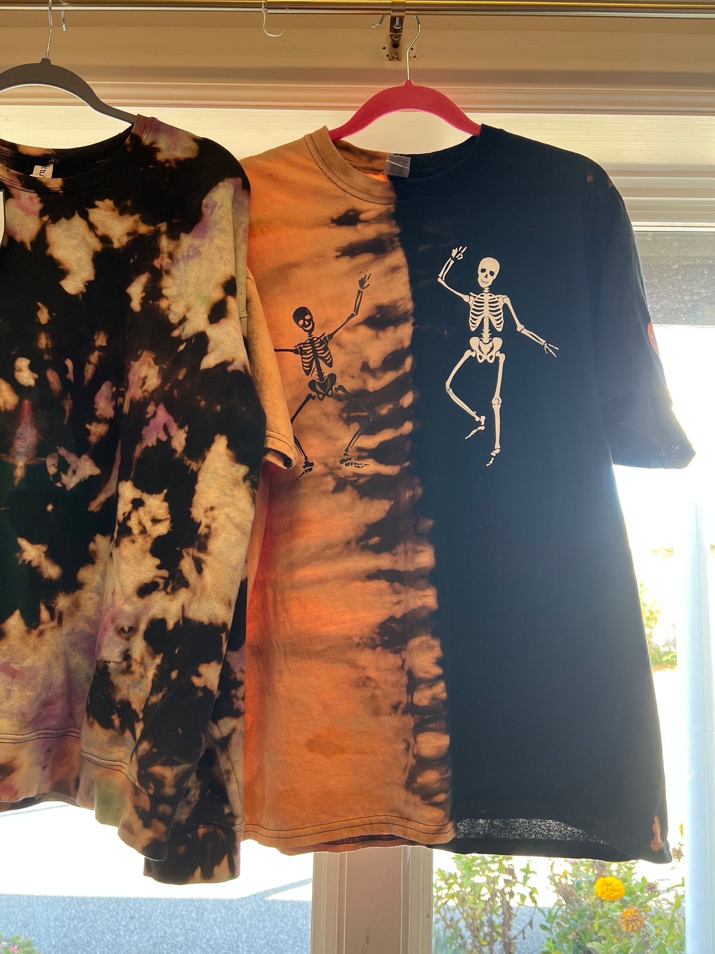 Dancing Skeleton Half bleach T-shirt