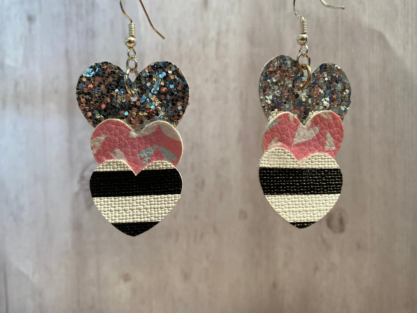 Three little hearts stacked earrings - Merlscreations