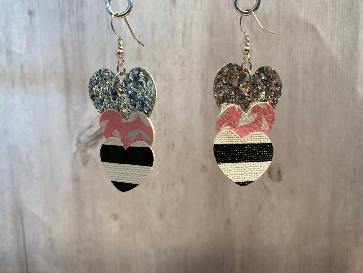 Three little hearts stacked earrings - Merlscreations