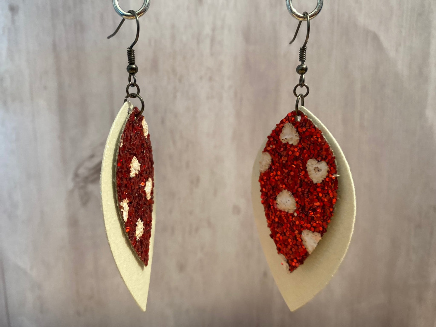 White and red heart teardrop earrings - Merlscreations